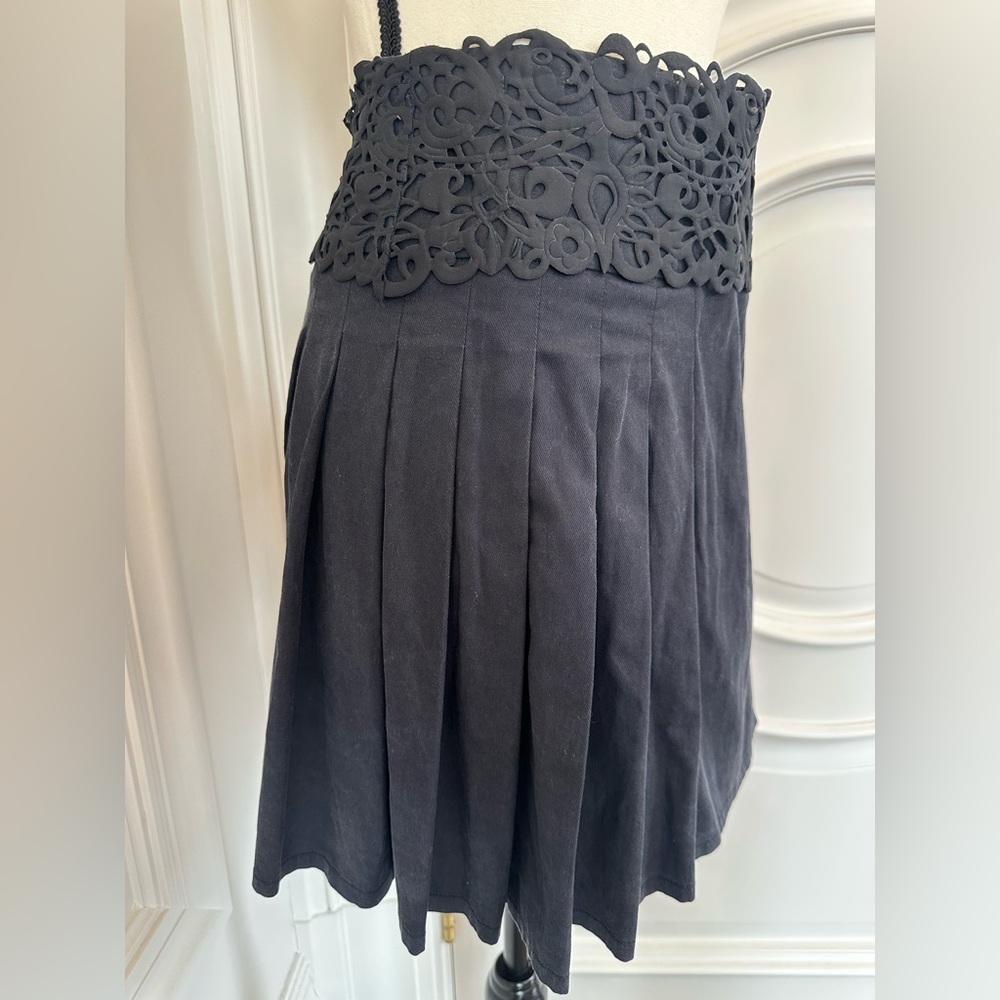 Ermanno Scervino Cotton Blend Charcoal Gray Pleated Mini Skirt- Laser Cut Detail